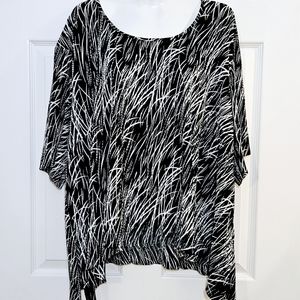 Connected Woman Top, Polyester, Black/White Design Sz 30W